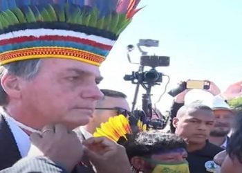 Governo faz auto-homenagem a Bolsonaro com medalha do mérito indigenista. Atitude revoltou indígenas, que sofrem na atual gestão federal (Foto: Divulgação)
