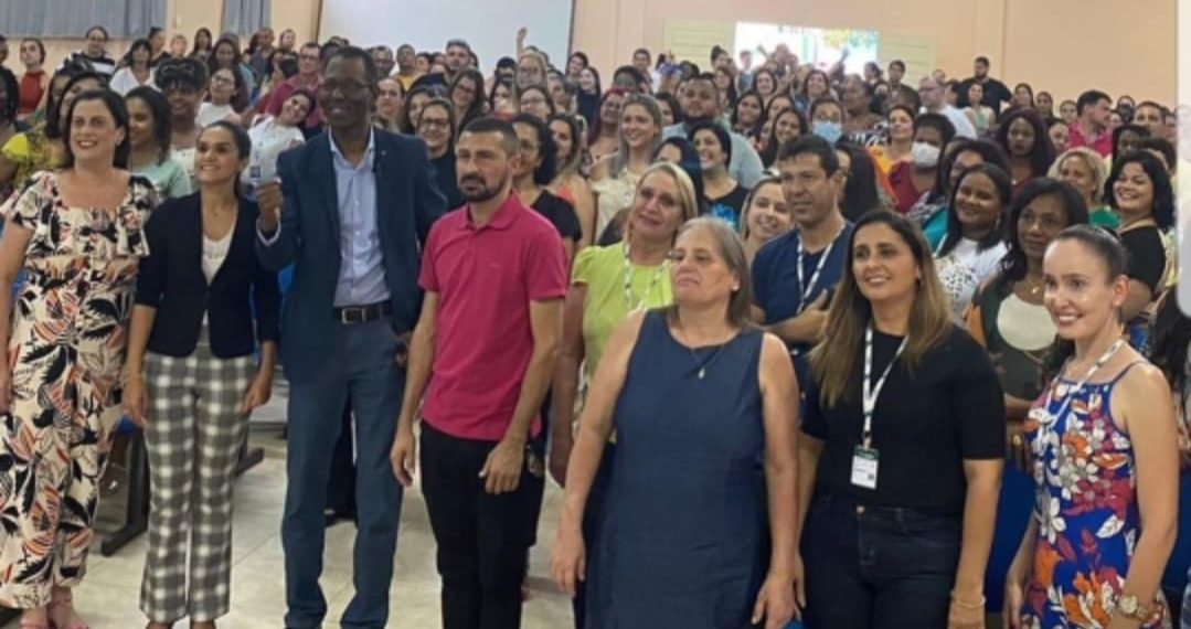 Cardoso Moreira: Prefeita leva deputado para conferência de professores