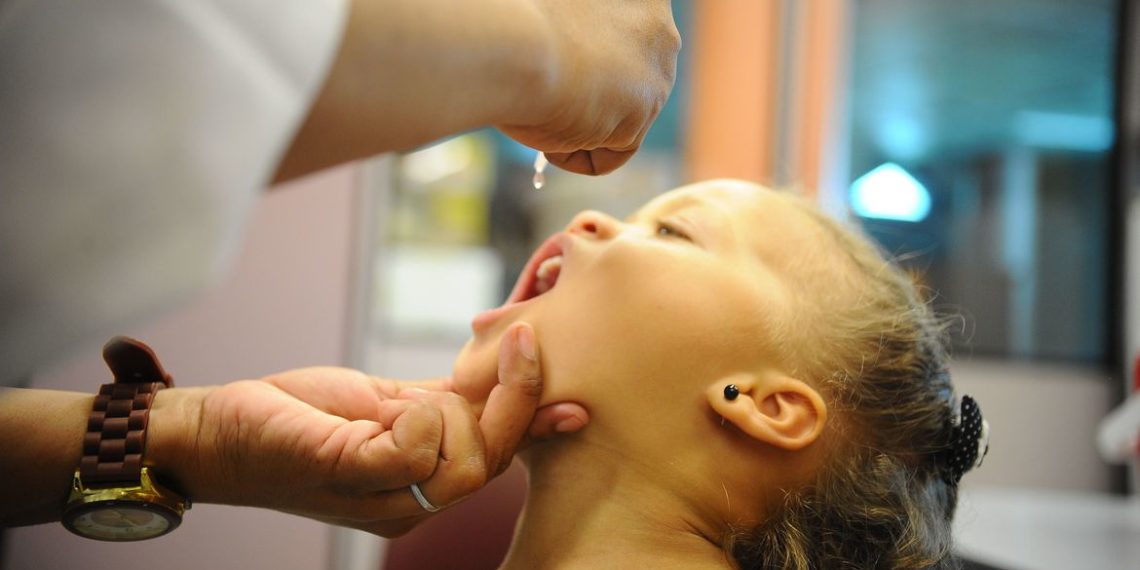 Vacinação contra poliomielite
