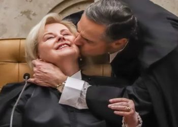 Luís Roberto Barroso beija Rosa Weber: ele a substituiu na presidência do STF

Crédito: Valter Campanato/Agência Brasil