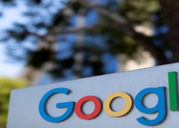 O logotipo do Google é visto em um dos complexos de escritórios da empresa em Irvine, Califórnia, nos Estados Unidos — Foto: Mike Blake/Reuters/Arquivo