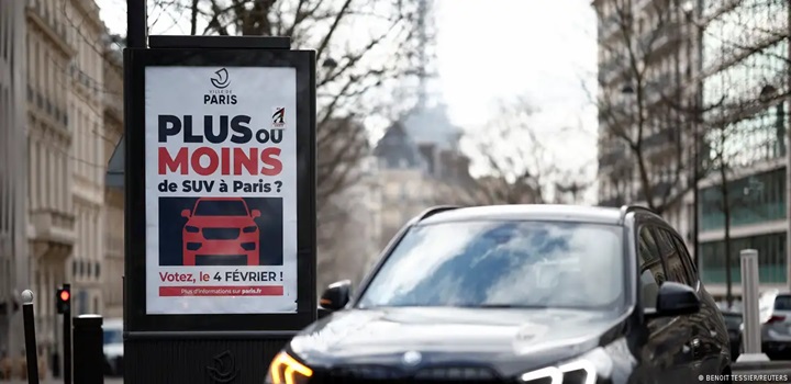 Referendo é direto: "Você quer mais SUVs nas ruas de Paris, ou menos?" (Foto: BENOIT TESSIER/REUTERS
)