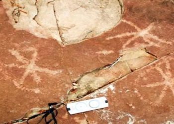 Pesquisadores da Universidade Federal do Rio Grande do Norte (UFRN) descobriram inscrições de até 9 mil anos, associadas a pegadas de dinossauros de milhões de anos.