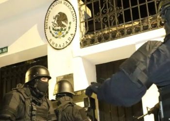Invasão da polícia equatoriana à embaixada mexicana ocorreu horas depois de o México ter concedido asilo político a Glas (Foto: IMAGO/Agencia Prensa-Independiente
)