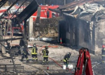 Acidente em posto de combustível causou explosão em Roma, deixando feridos. Autoridades e Papa expressam apoio às vítimas.
